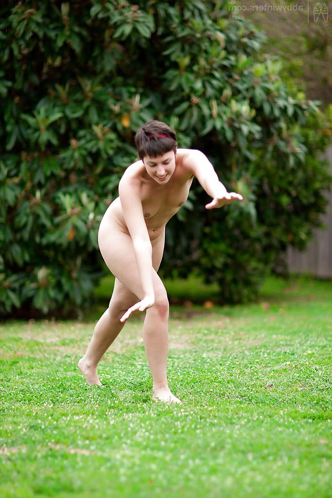 16P Short haired brunette amateur Tinneale spreading hairy pussy outside