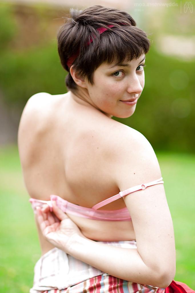 16P Short haired brunette amateur Tinneale spreading hairy pussy outside