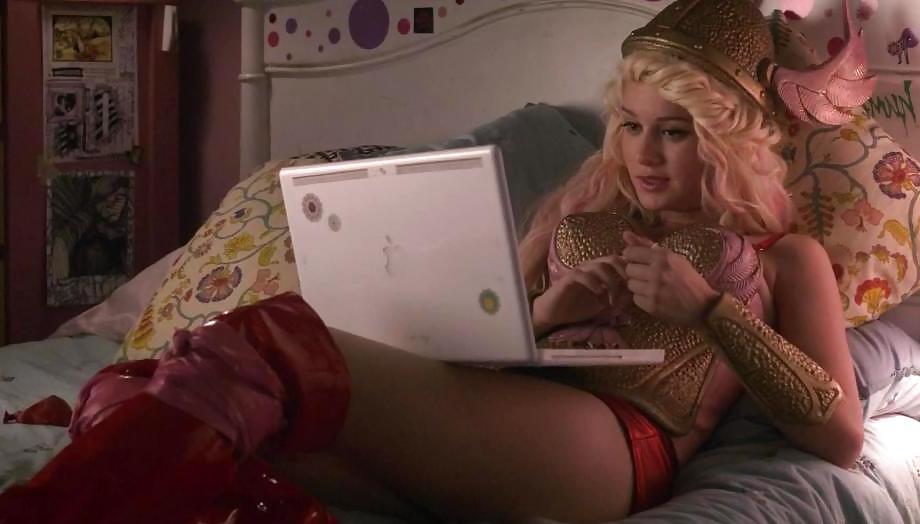 25P Gorgeous celebs topless leaked pix
