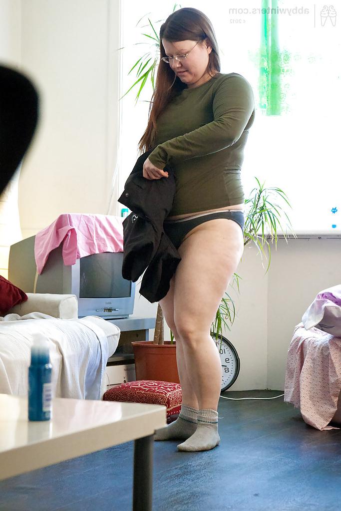 15P Fatty Kayla T pulls on underwear after modelling in the nude