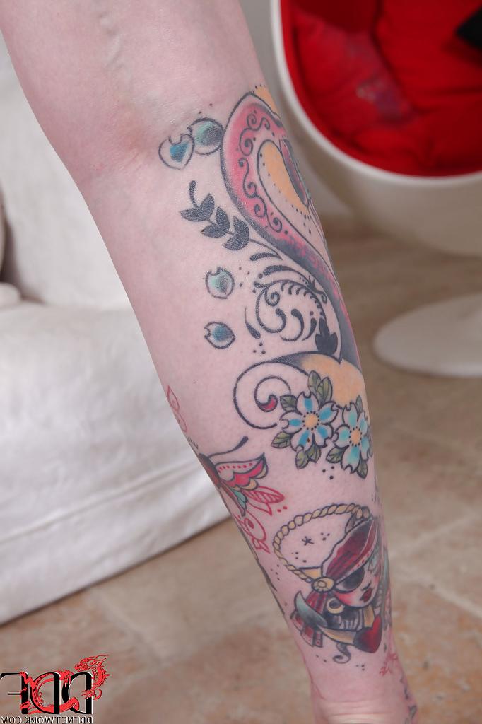16P Hot fetish babe with tattoos Hollie Hatton is a straightforward girl