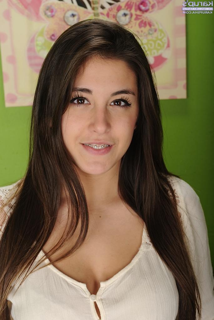 16P Amateur brunette Natalie Monroe gets undressed for that naked feeling