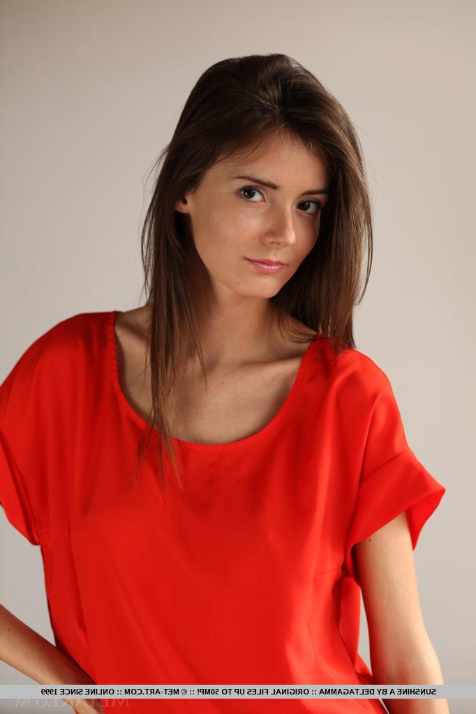 18P Brunette Sunshine A undressing & spreading long legs to vaunt bald pussy
