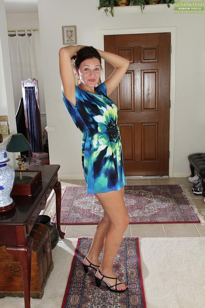 16P Skinny brunette milf Ava Austin is posing for her fans in sexy panties