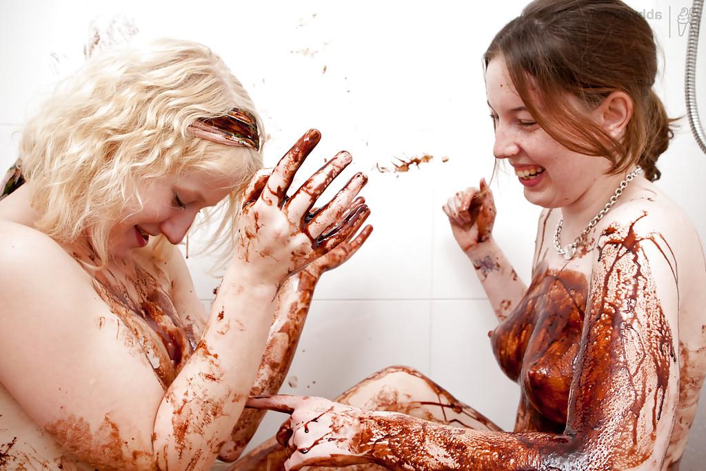 16P Wild food fetish sex in shower between lesbians Crystal S and Elsbeth