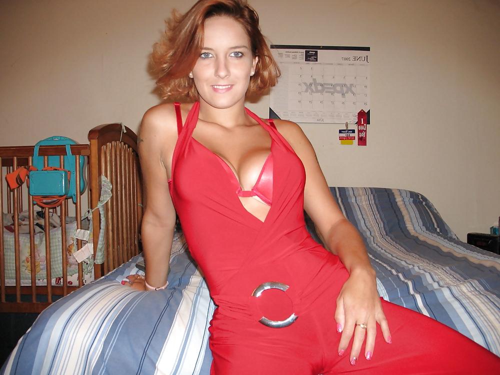 23P Cleavage Downblouse & Lingerie