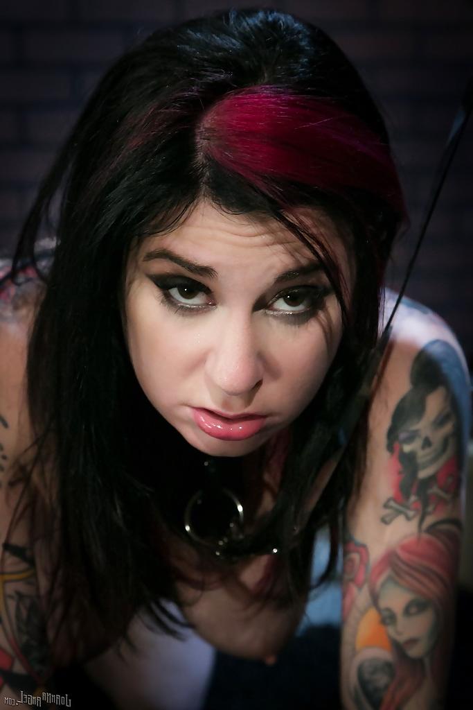 16P Tattooed fetish slut gets her face glazed with cum after tough threesome