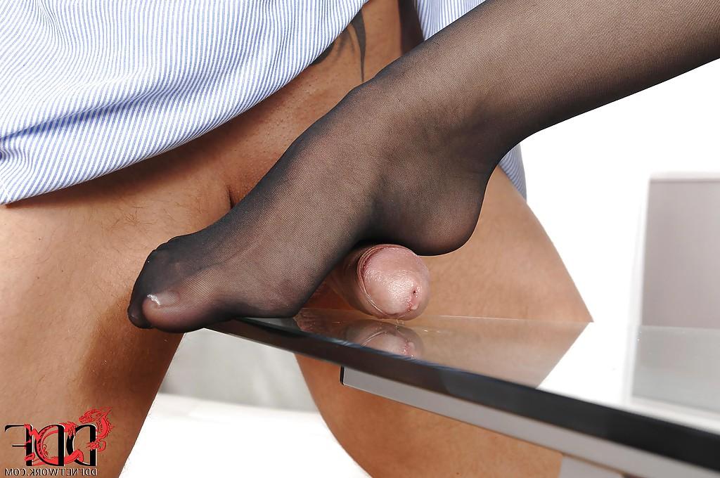 16P Terrific office girl in pantyhose Minnie Manga does foot fetish show