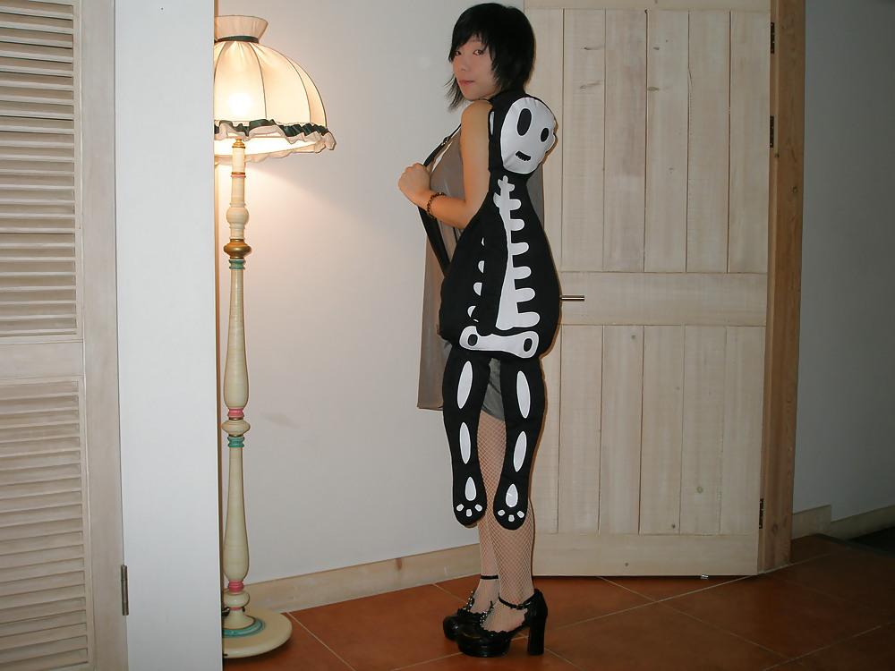 13P Korean blind folded chick pix
