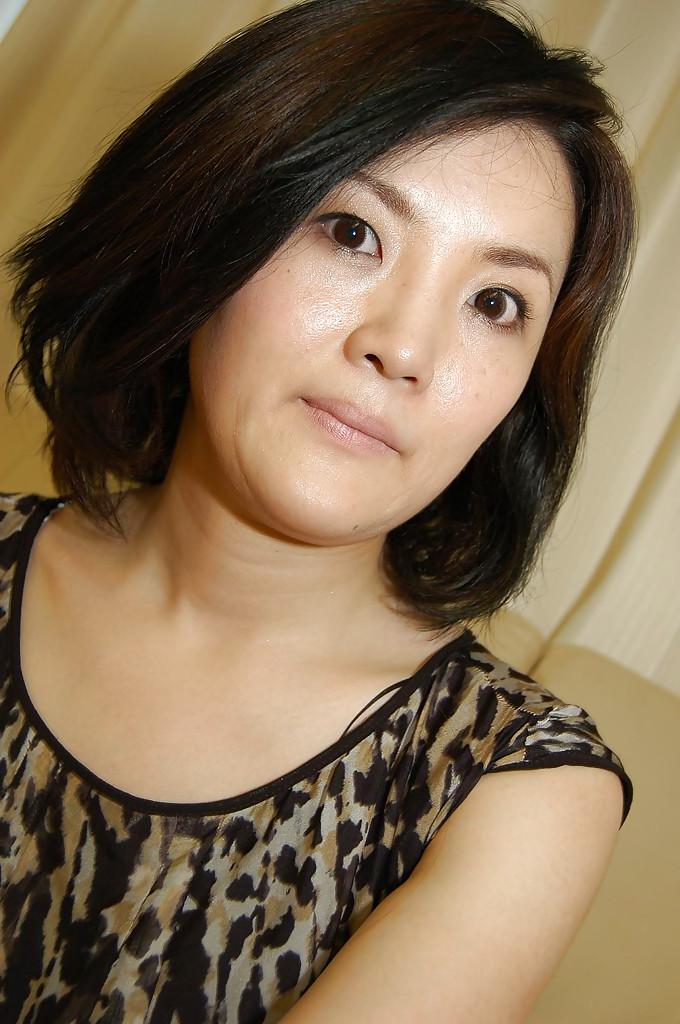 16P Asian MILF Saki Machida strips down and has some pussy vibing fun