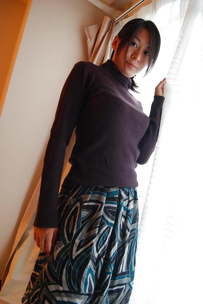 16P Asian MILF Ryoko Morikawa undressing and exposing her hairy gash in close up