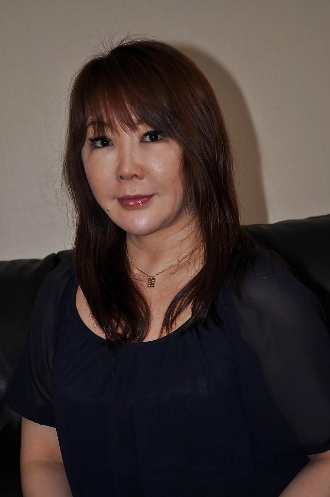 16P Sassy asian MILF Junko Ishikura undressing and vibing her clit
