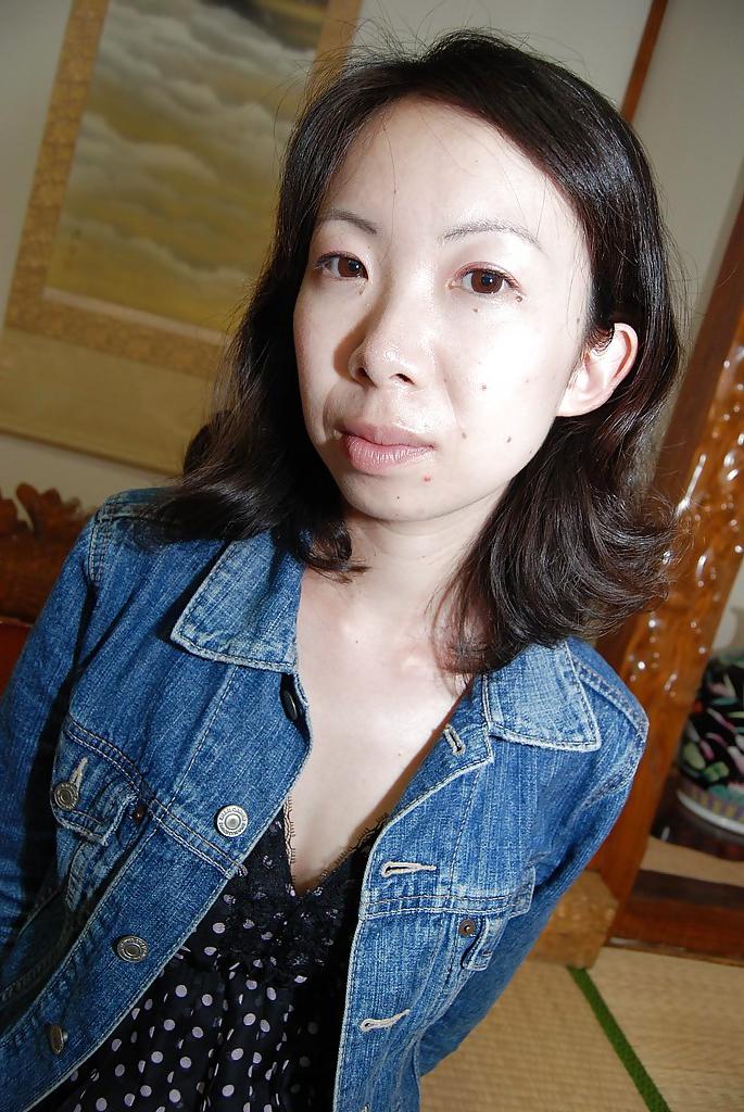16P Shy asian MILF strips down and has some pussy fingering and vibing fun