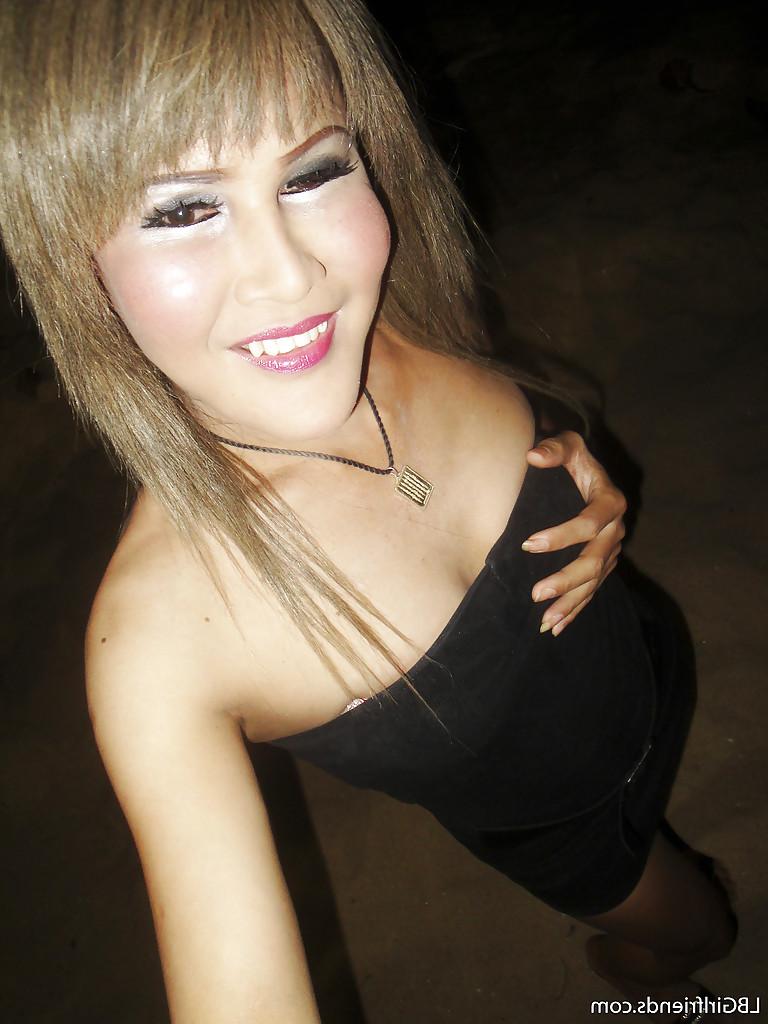 16P Blonde Thai tranny Jeab spreading her sexy long legs in public