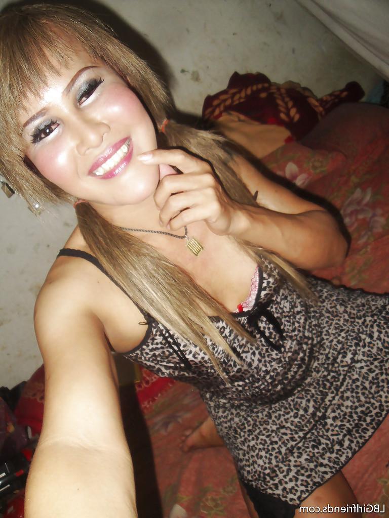 16P Blonde Thai tranny Jeab spreading her sexy long legs in public