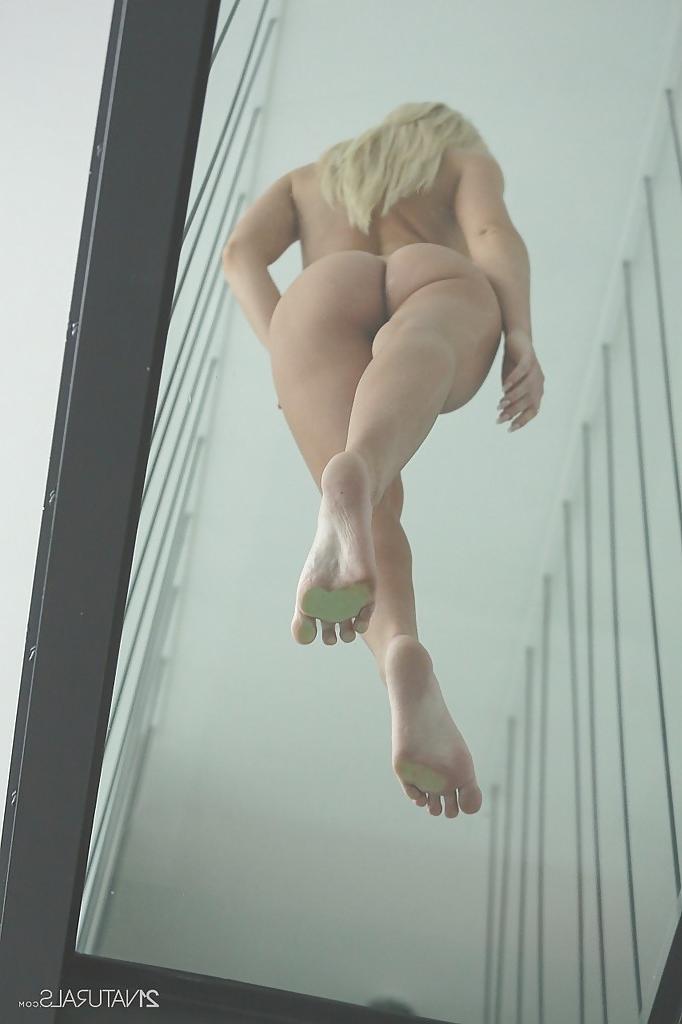 16P Cunning babe Kiara Lord wants to be a real foot fetish pornstar
