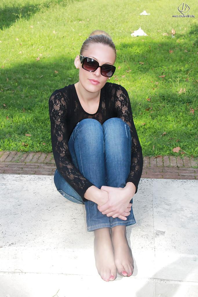 16P Foot fetish loving babe Christelle is so hyped with this session