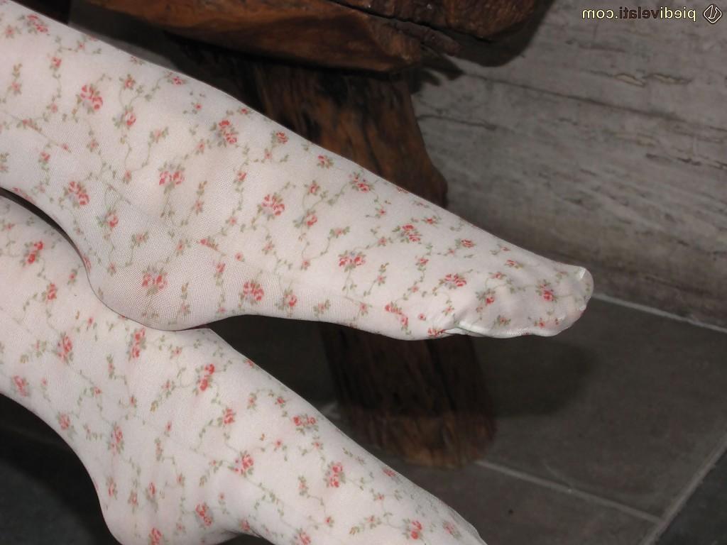 16P Blonde girl with amazing legs Valeria is a foot fetish model