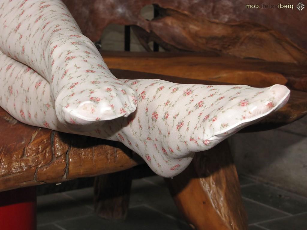 16P Blonde girl with amazing legs Valeria is a foot fetish model