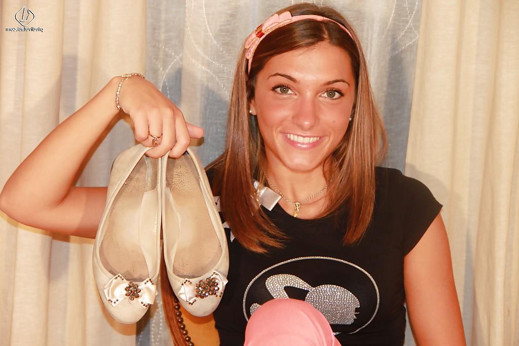 16P Valentina want to share her foot fetish love with the rest of us