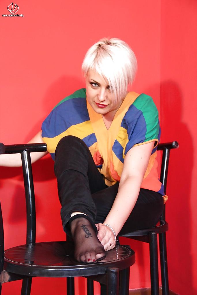 16P Sexy looking blonde girl with awesome feet loves foot fetish