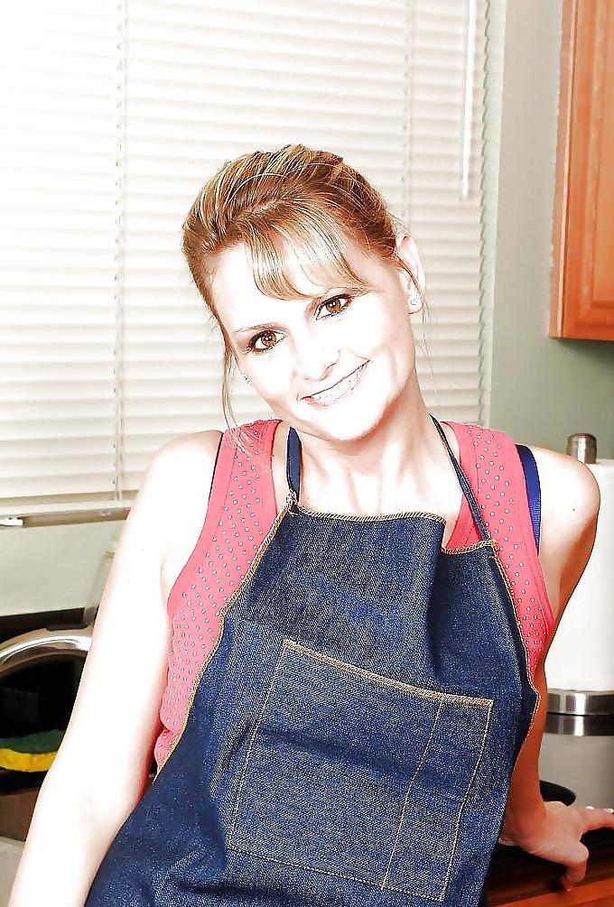 14P Blond kitchen milf