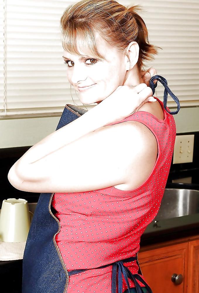 14P Blond kitchen milf