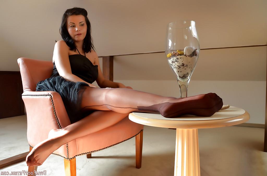 16P Sweet foot fetish babe Princess is a beautiful foot fetish girl