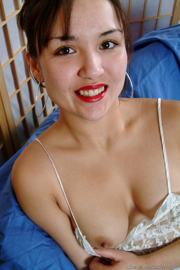 16P Asian first timer Sandy removing lace lingerie before stretching labia lips