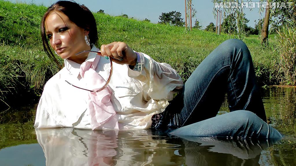 16P Fully clothed fetish babe in jeans Gina Killmer getting wet outdoor