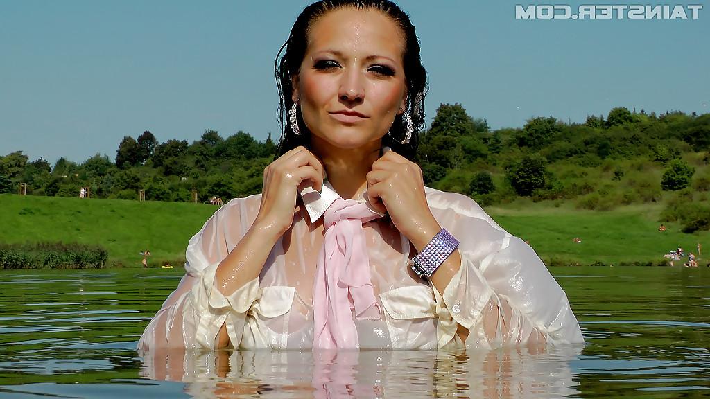 16P Fully clothed fetish babe in jeans Gina Killmer getting wet outdoor