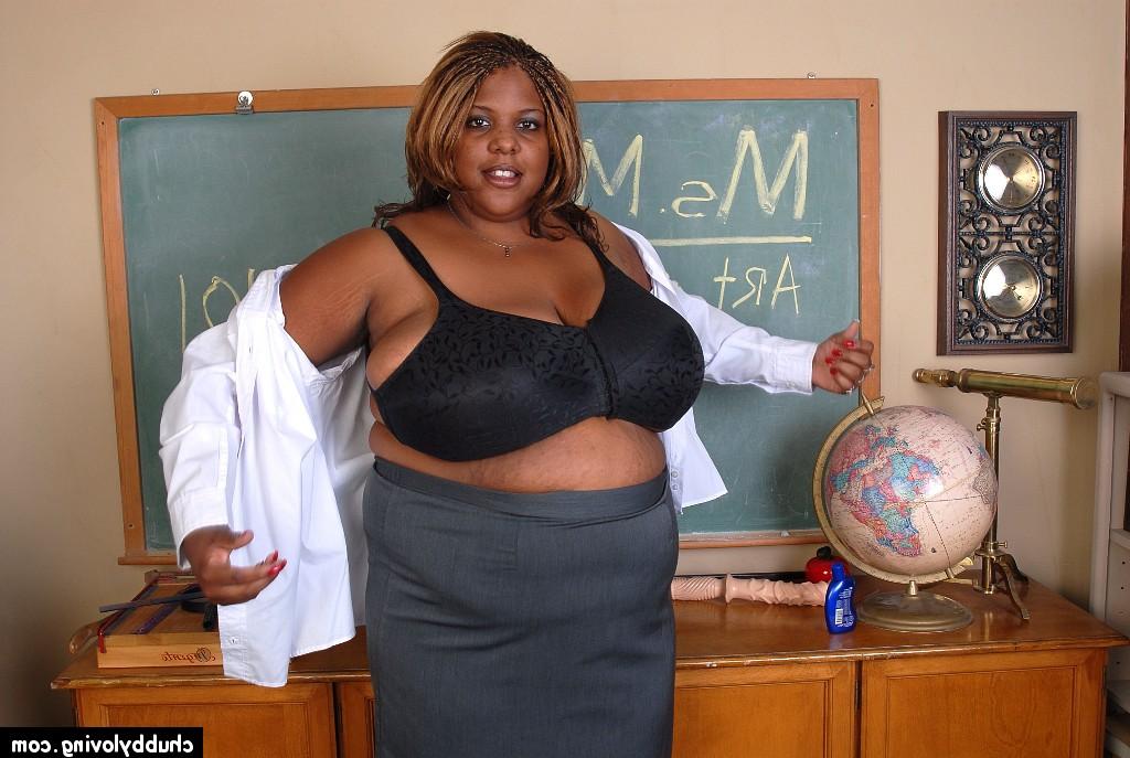 16P Mature ebony teacher SSBBW Winxx is undressing in the classroom