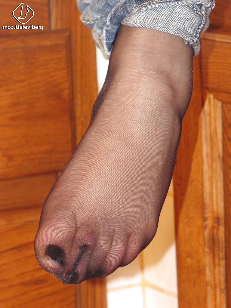 16P Foot fetish girl in glasses Eva showing these magnificent legs