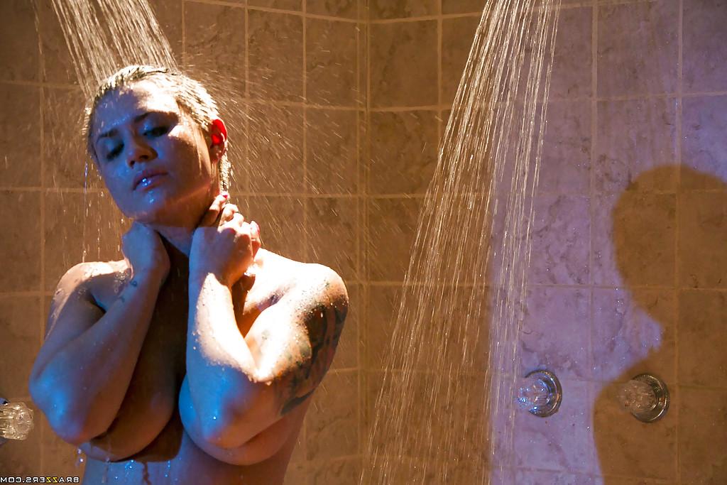 16P Seductive latina with big tits Eva Angelina taking shower