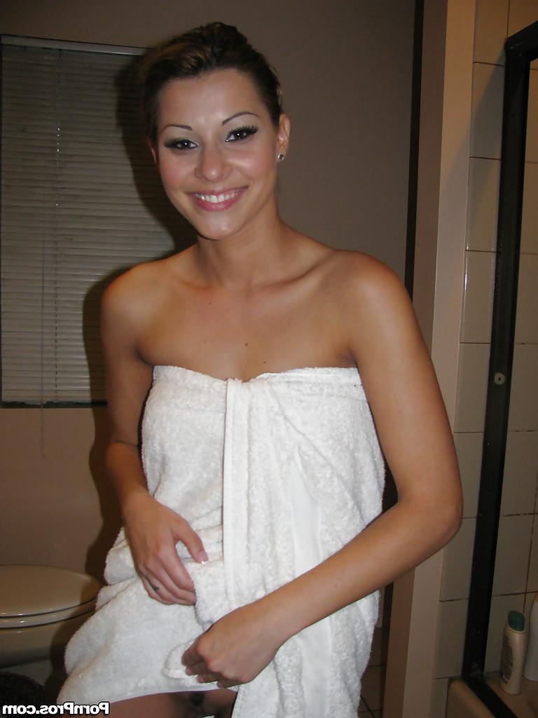 16P Amateur babe Cindy H. takes a shower and shows her peachy body