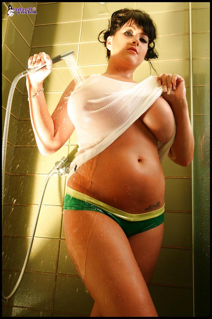 16P Hot girl with big boobs Rachel Aldana is stripping in the shower