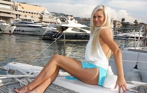 25P Naughty wife with naughty friends
