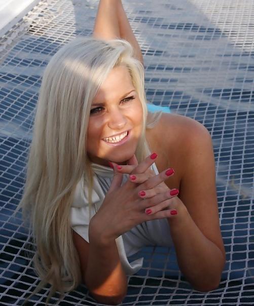 25P Naughty wife with naughty friends