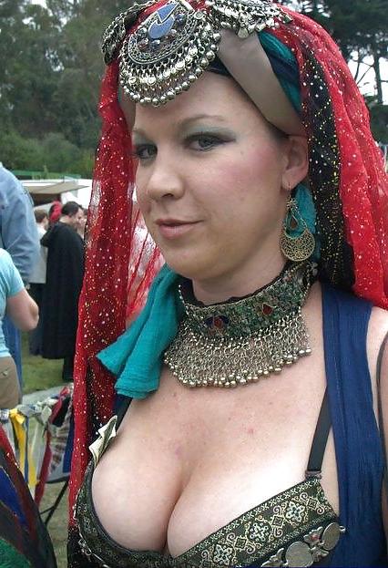 25P Ye Olde Cleavage