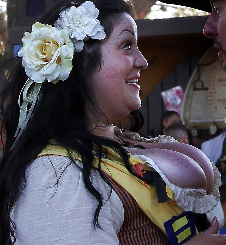 25P Ye Olde Cleavage