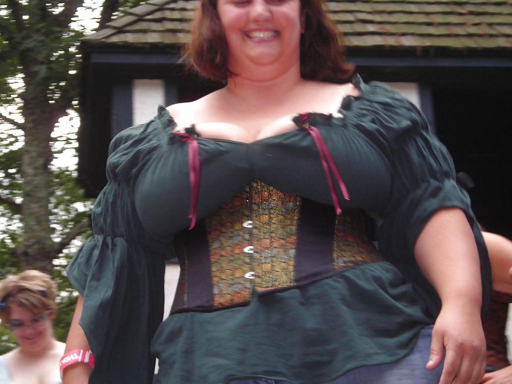25P Ye Olde Cleavage