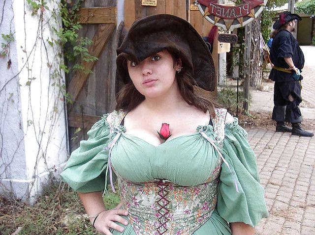 25P Ye Olde Cleavage