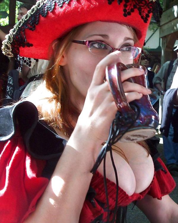 25P Ye Olde Cleavage