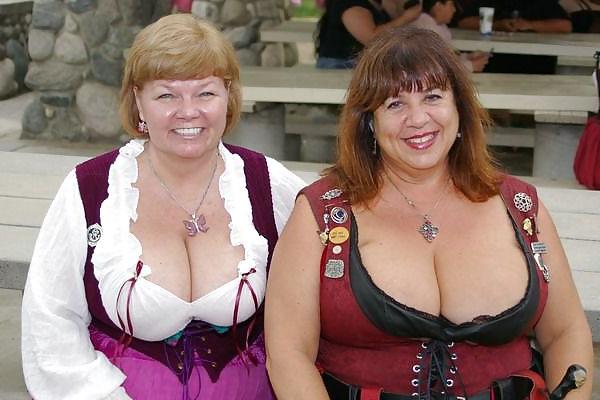 25P Ye Olde Cleavage
