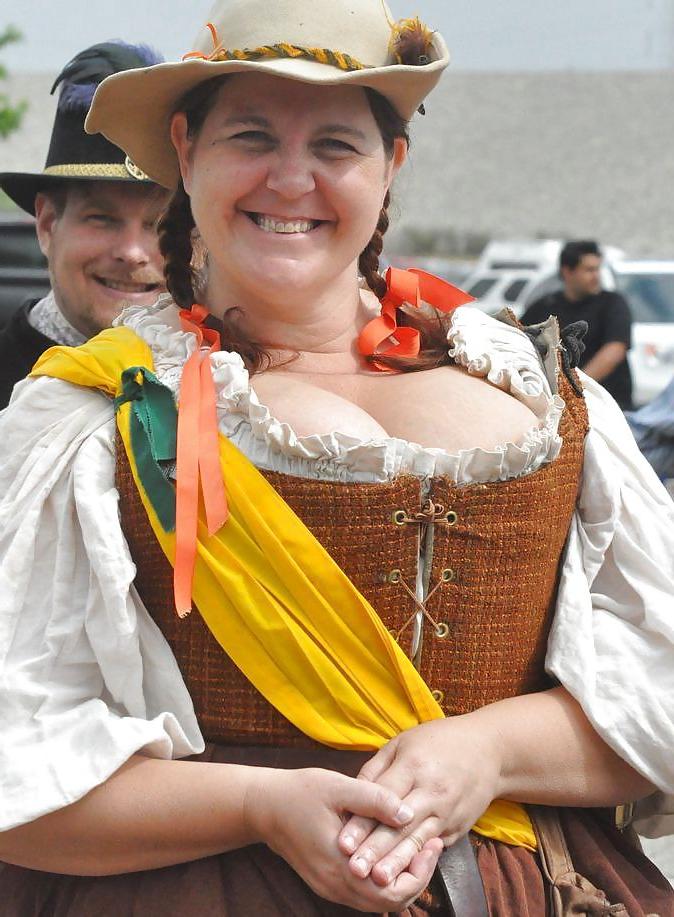 25P Ye Olde Cleavage