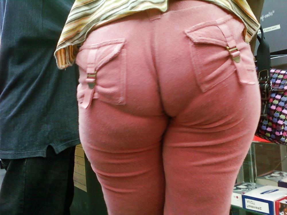 10P Black ass in tight clothes