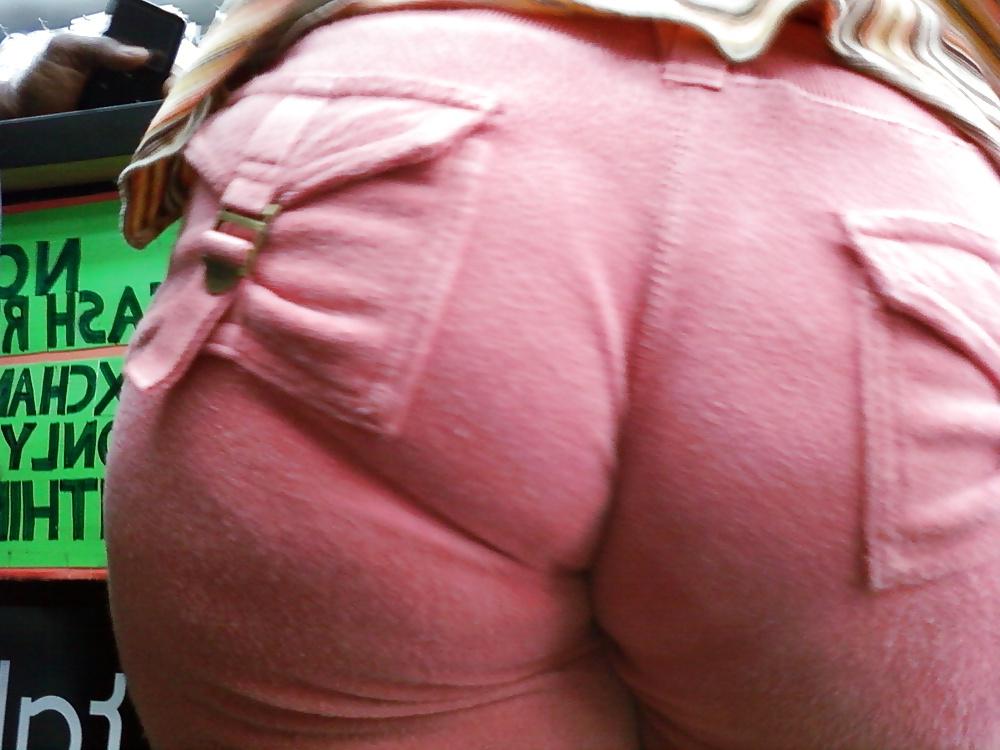 10P Black ass in tight clothes