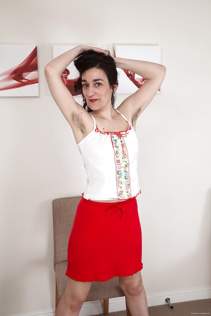 16P Ugly mature brunette shows surprises us with super hairy treasures.
