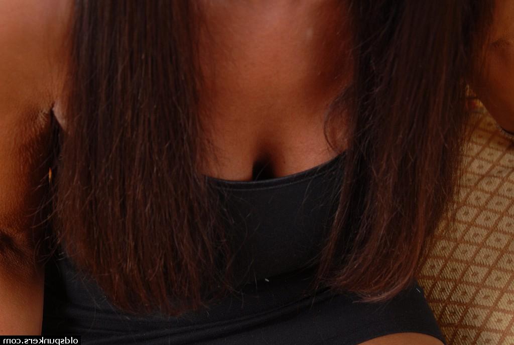 16P Big-tit brunette Cassidy is sucking this cute glass dildo on cam