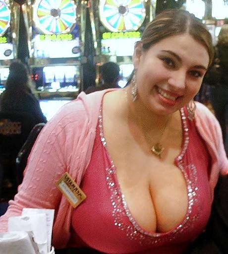 25P Tons Of Cleavage #1